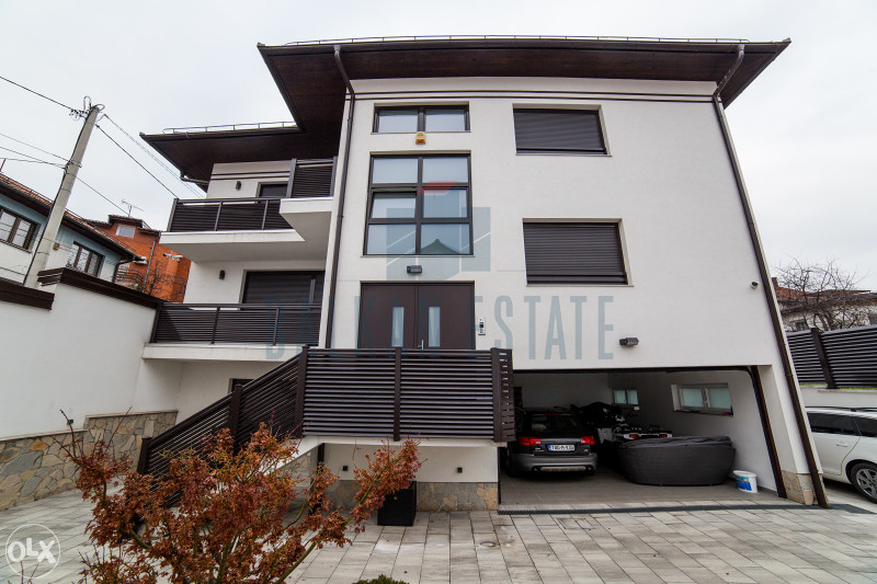 Renovirana kuća sa dvorištem | Stari Grad